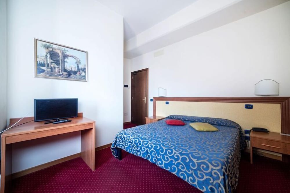 Hotel Italia & Lombardi in Montefiascone, Italy