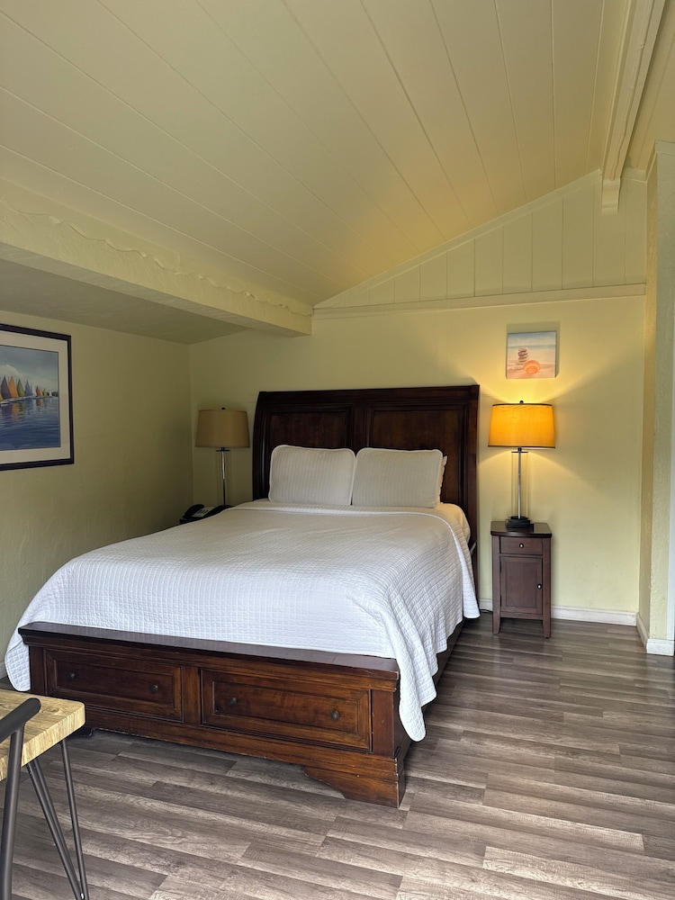 Carmel Resort Inn - photo 32