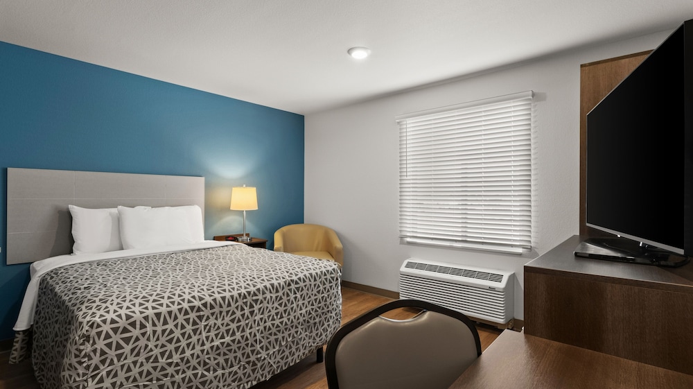 WoodSpring Suites Greeley - photo 9