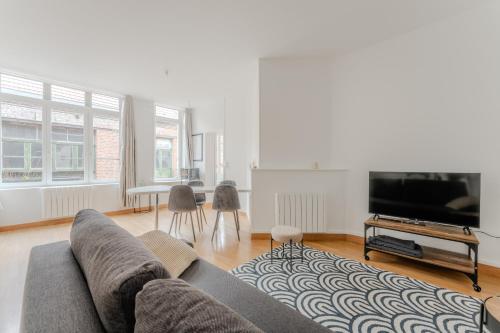 La Bulle Arrageoise Grand Place Spacieux Lumineux Lit King Size Wifi Parking Public in Arras, France