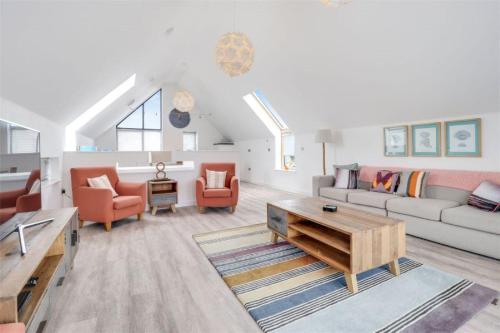 Attractive pet friendly beach house with hot tub — 4-Star Luxury Hotel in Bideford, United Kingdom