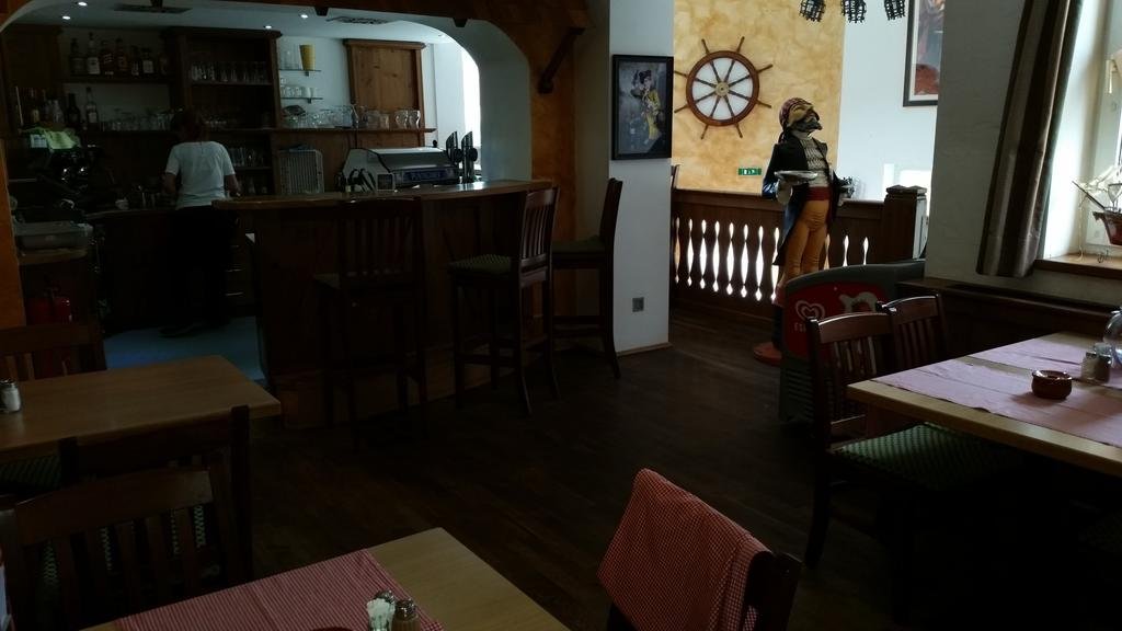 Pirates Hotel — Hainburg An Der Donau
