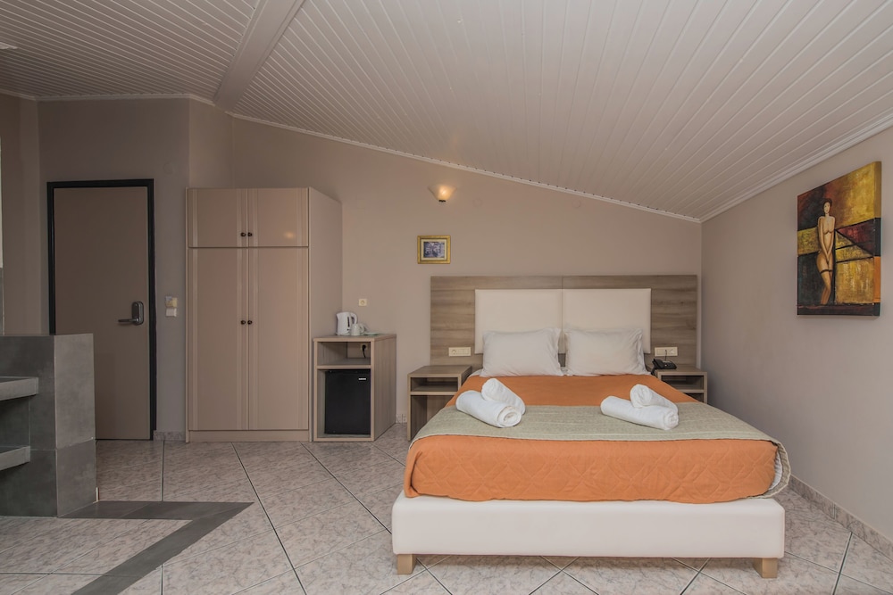 Planos Beach Aparthotel