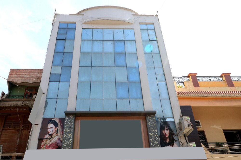 Oyo 8627 Hotel Space — Ambala