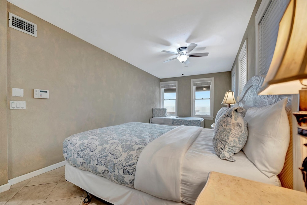 Stones Throw Beachfront Luxury Suites - photo 13