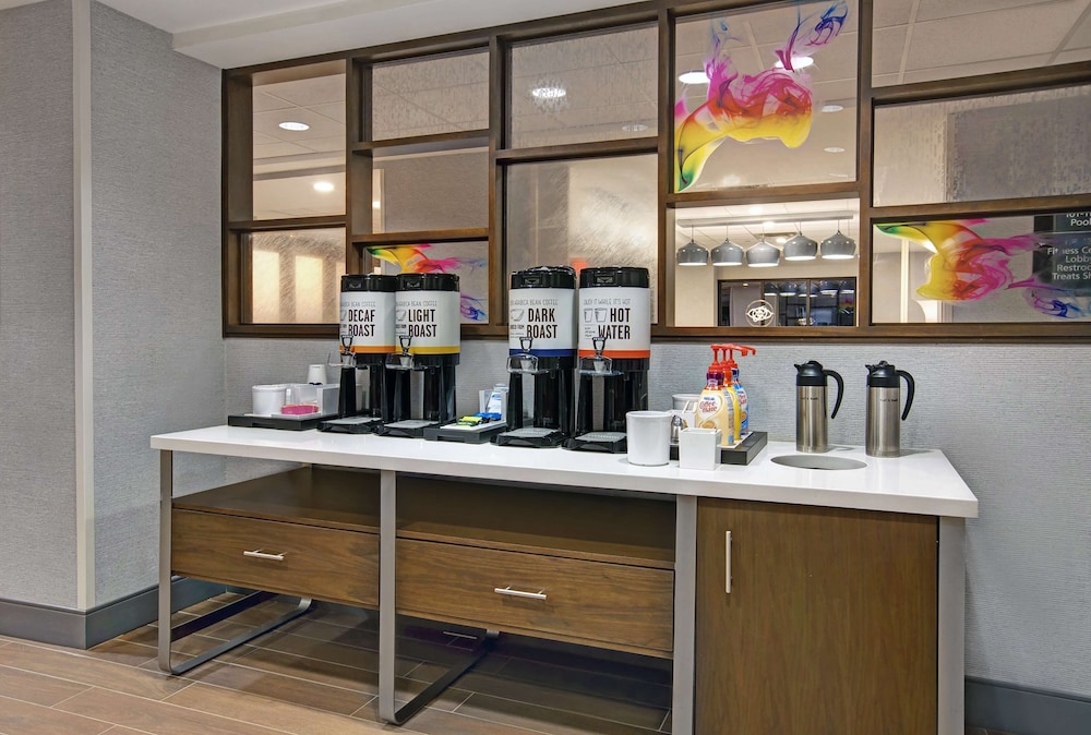 Hampton Inn Westfield - photo 33