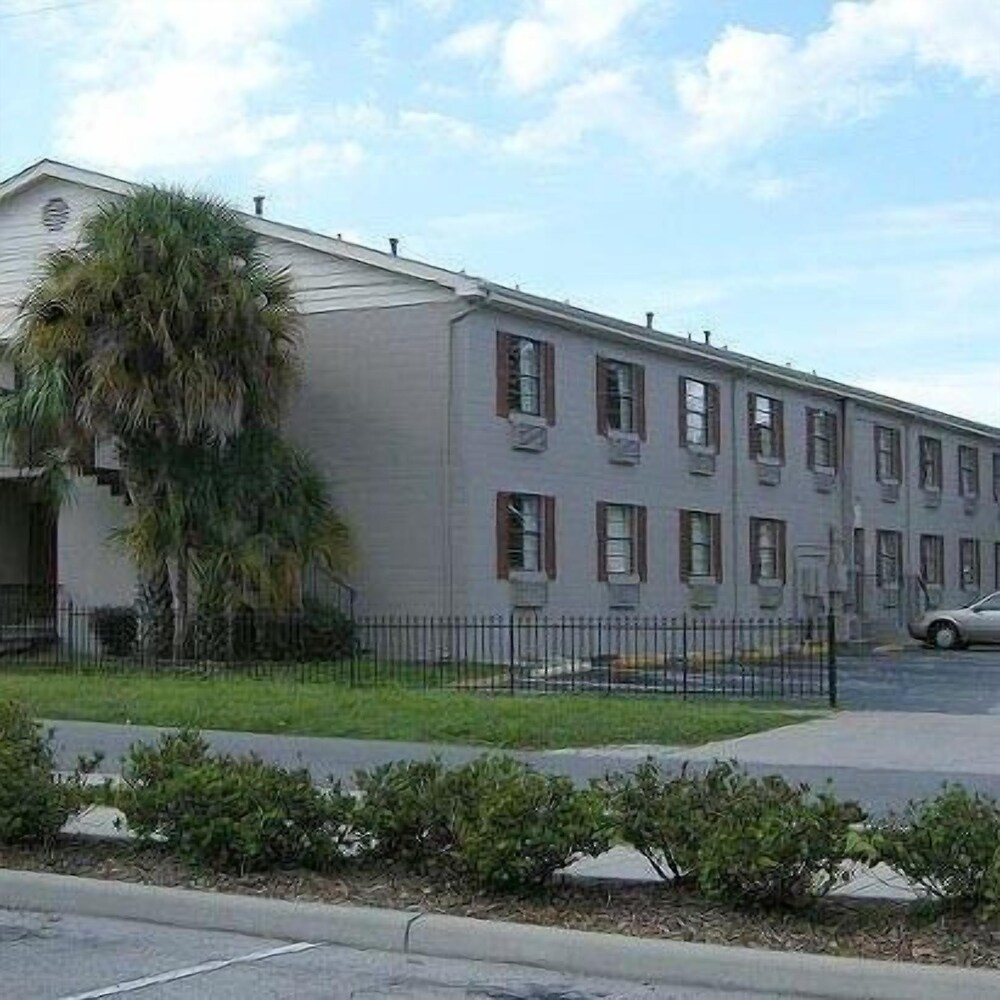 Relax Inn Lakeland - photo 9