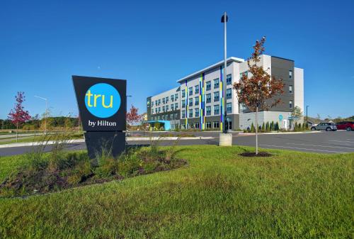 Tru by Hilton Stoughton WI - photo 2