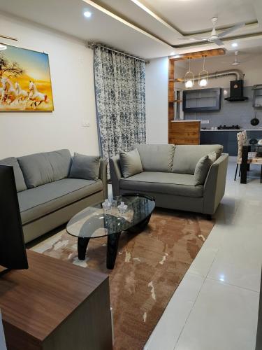 The feathers — 4-Star Luxury Hotel in Dehra Dun, India