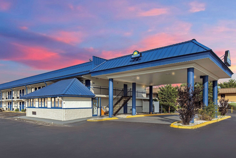 Days Inn By Wyndham Knoxville North — Knoxville