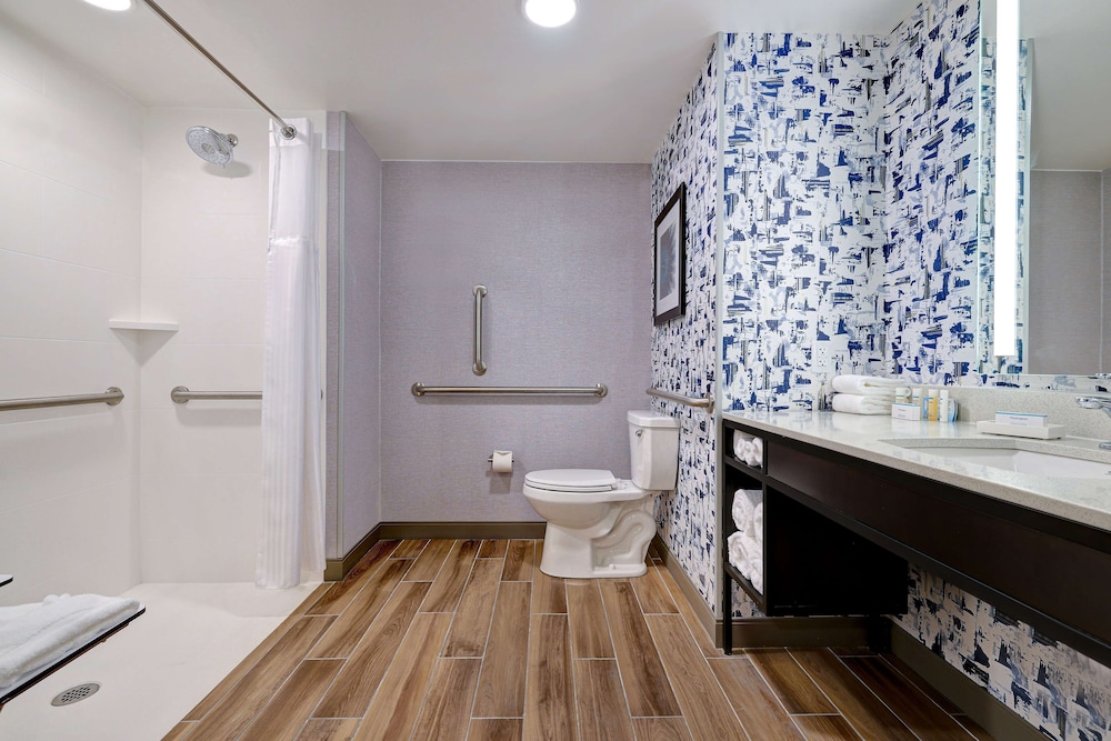 Hilton Garden Inn Cedar Rapids - photo 36