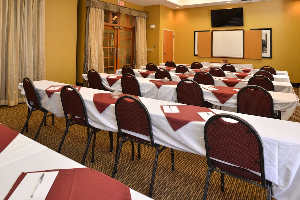 Hampton Inn & Suites Pueblo Southgate - photo 51