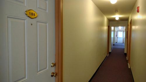 Stay Inn and Suites - photo 3