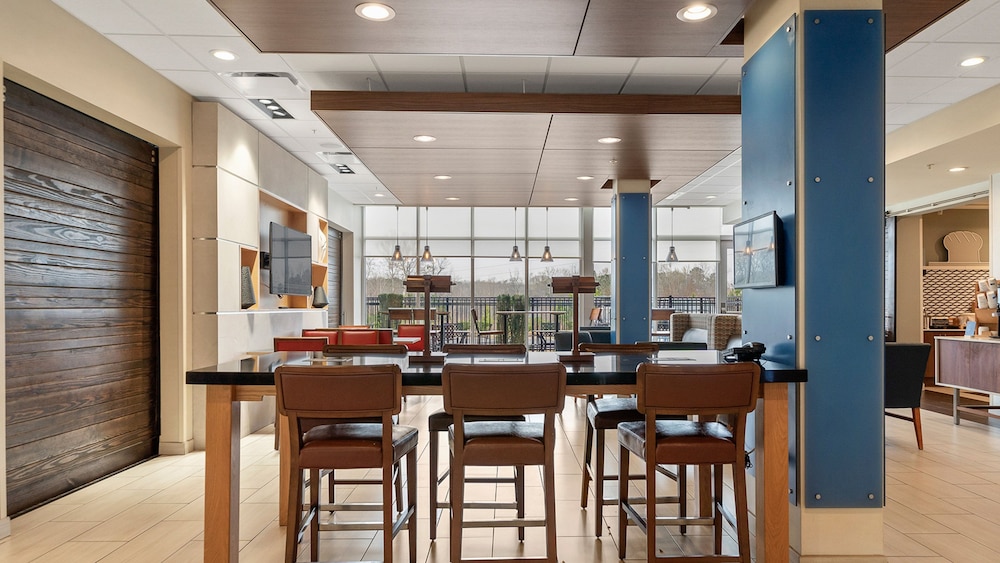 Holiday Inn Express and Suites Macon North - photo 45