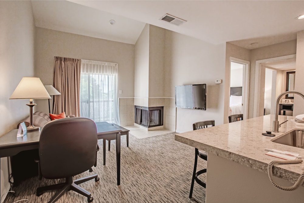Hawthorn Suites By Wyndham Arlington Dfw South - photo 16