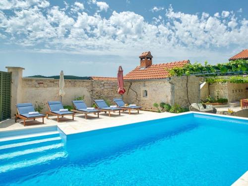 Villa Asteralis — 4-Star Luxury Hotel in Benkovac, Croatia