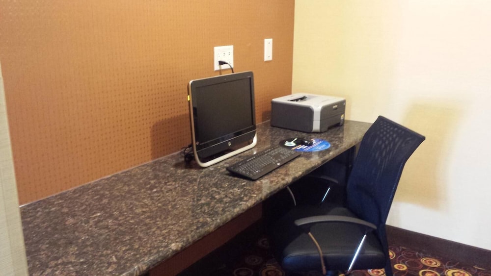 Days Inn by Wyndham Henryetta - photo 27