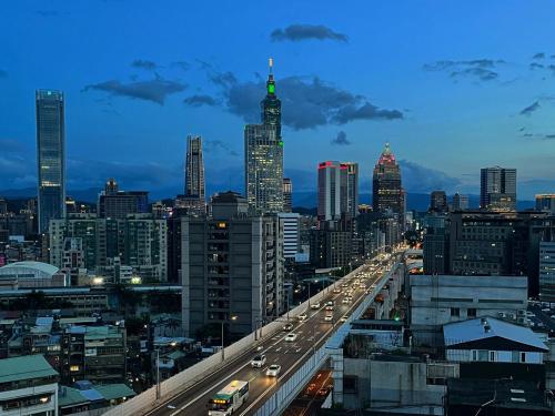 小隱居hermit Dorm 聖雄商旅 in Taipei, Republic of China Taiwan