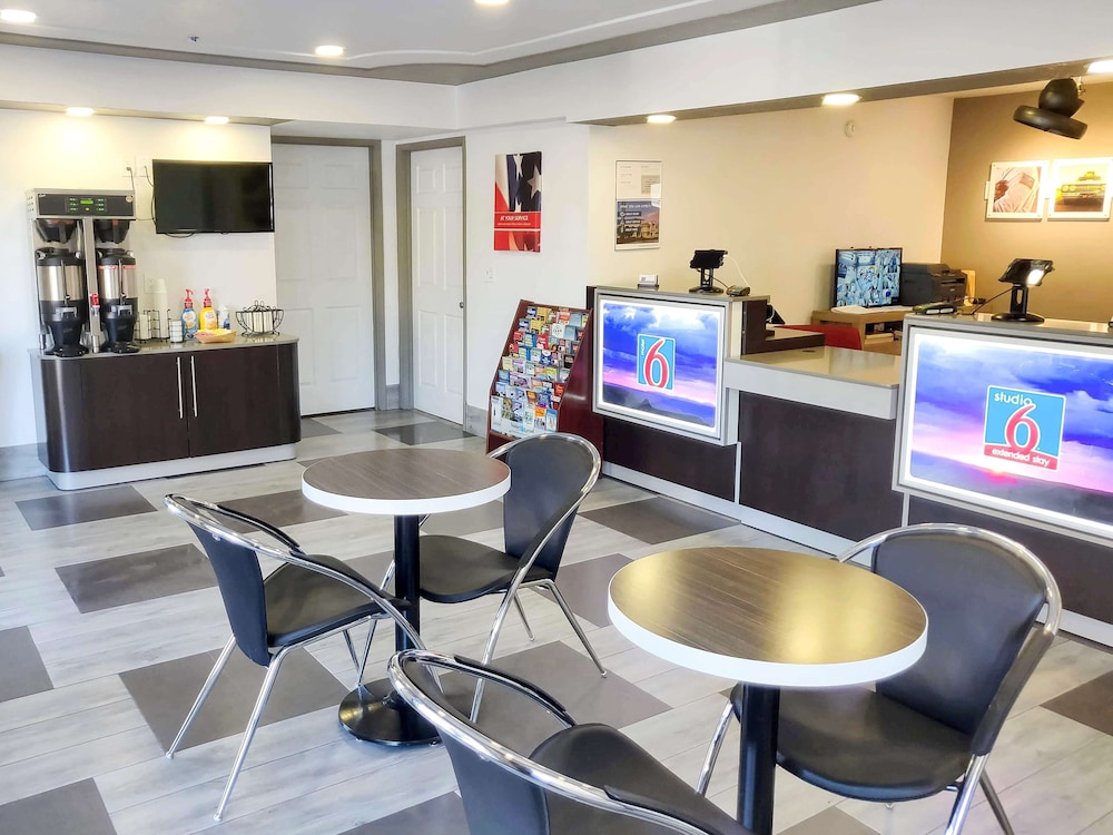Studio 6 Fresno CA Extended Stay - photo 5