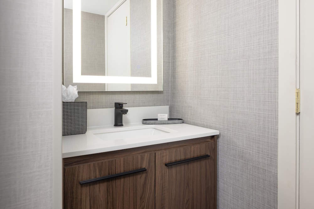 The Midtown Hotel - photo 10