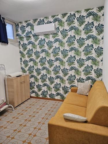 Tiny house Taormina mare with sofa bed mini stanza Taormina mare con divano letto — 4-Star Luxury Hotel in Taormina, Italy