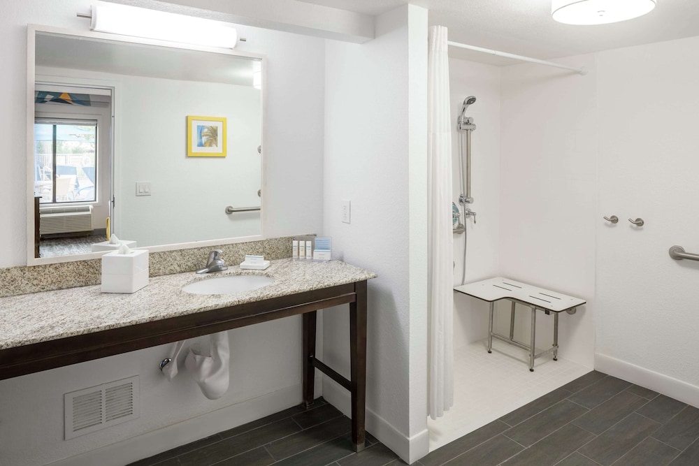 Hampton Inn & Suites Miami Doral Dolphin Mall - photo 28