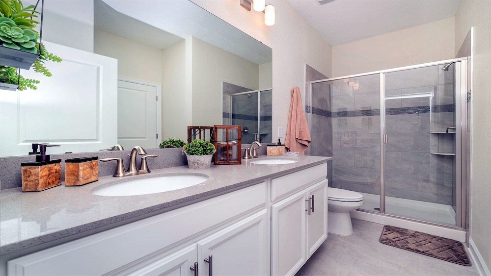 Elegant Retreat With Private Pool & Spa - photo 17