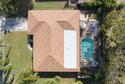 Swaying Palms Coastal home with amazing pool just a short drive from Anna Maria Island — 4-Star Luxury Hotel in Bradenton, United States