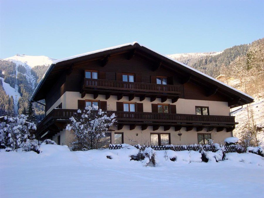 Landhaus Marlies Apartments — 4-Star Luxury Hotel in Zell Am See, Austria