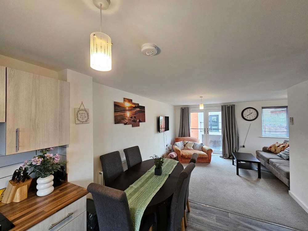 Modern 3 Bedroom Town House — 4-Star Luxury Hotel in Ipswich, United Kingdom