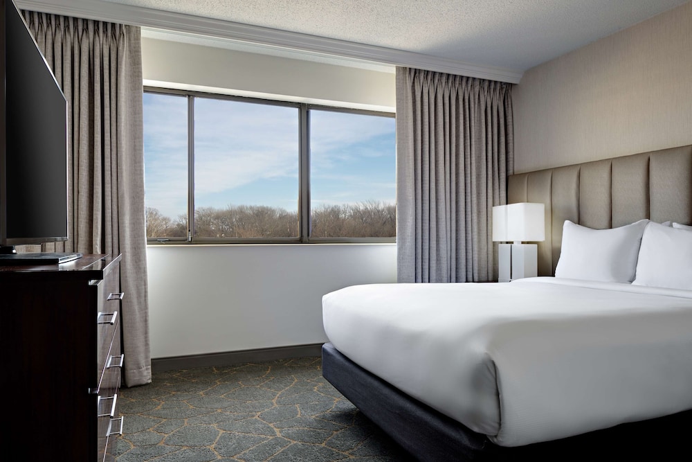 DoubleTree by Hilton Fairfield Hotel & Suites - photo 24