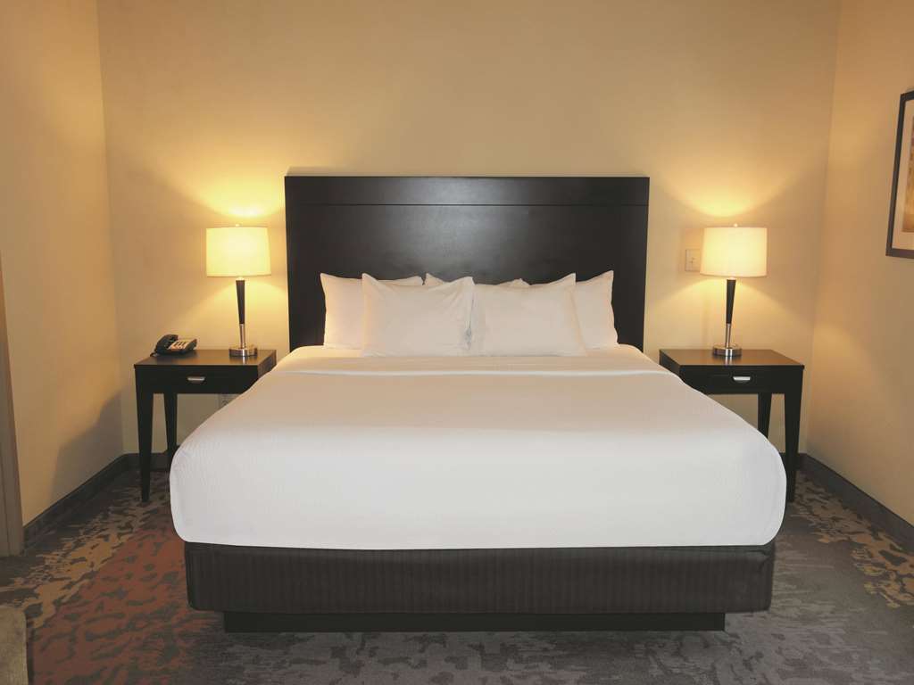 La Quinta Inn & Suites by Wyndham Eastland - photo 37