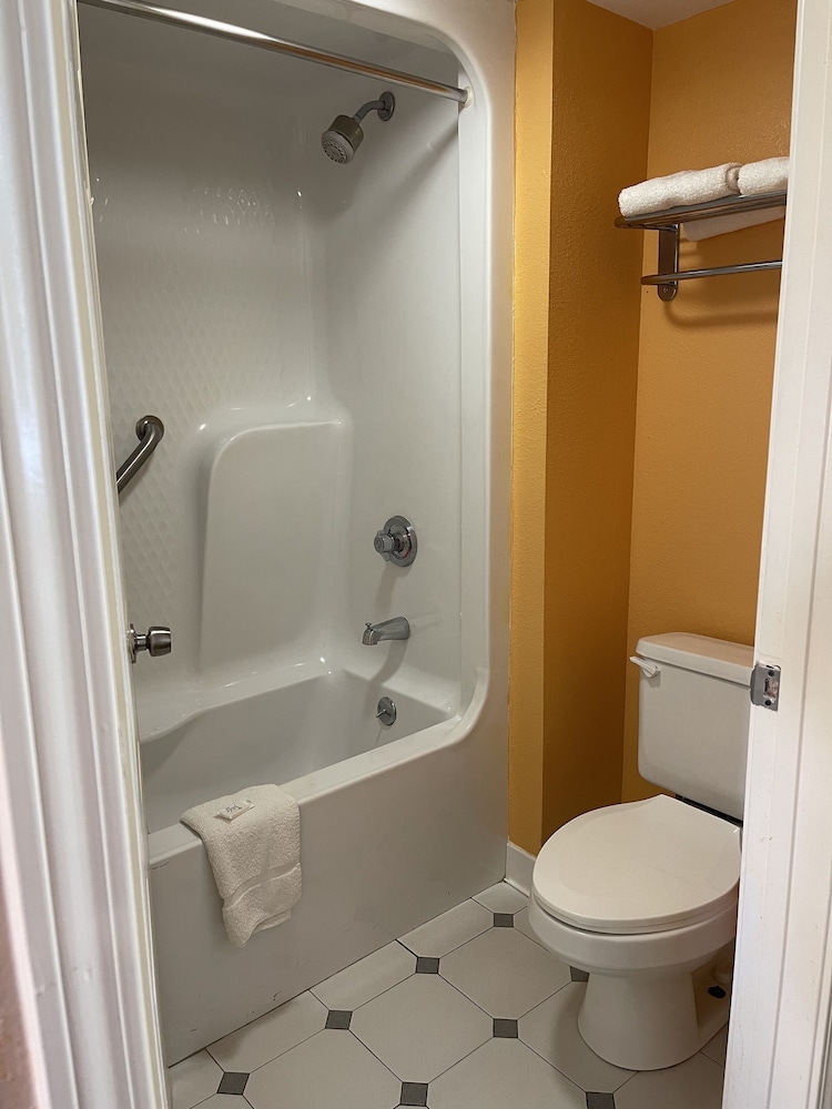 New Hampshire Inn - photo 15