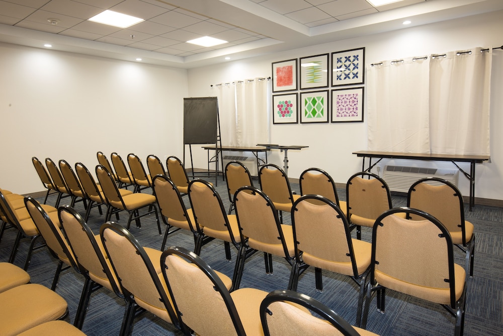 Holiday Inn Express Hotel & Suites Hesperia by IHG - photo 42