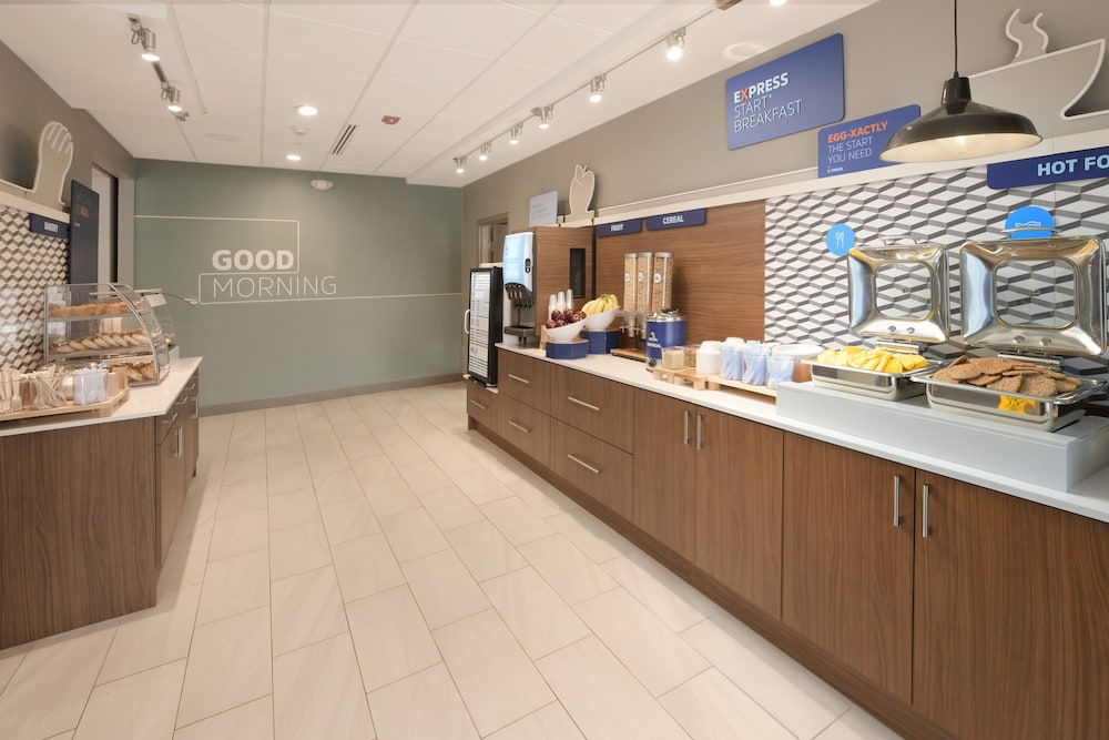 Holiday Inn Express & Suites Williamstown Glassboro by IHG - photo 37