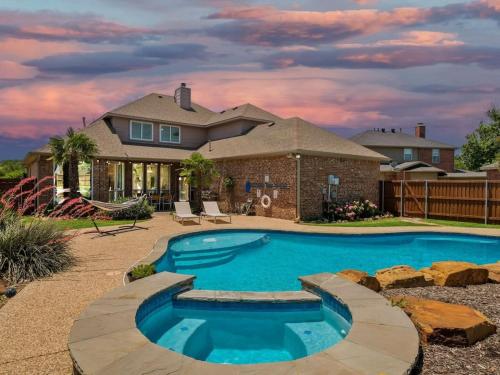 Southern Charm & Luxury Living BBQ & Pool — 4-Star Luxury Hotel in Rockwall, United States