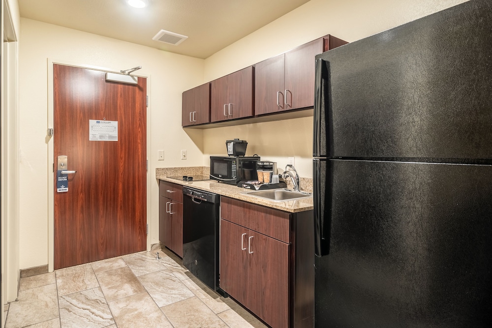 Cobblestone Hotel & Suites Cozad - photo 43