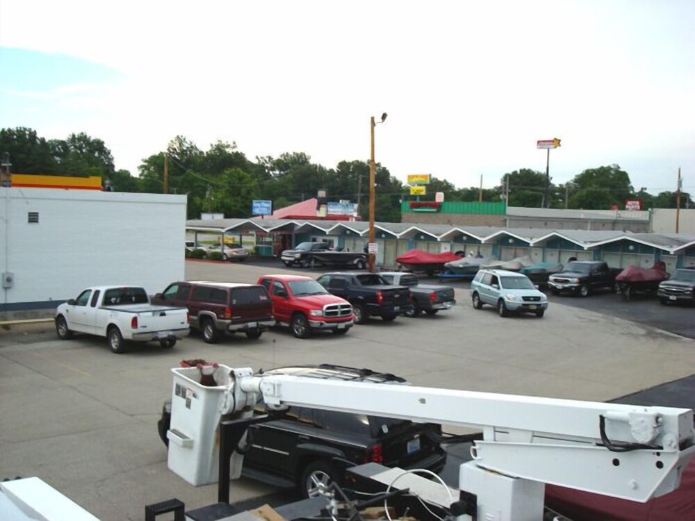 Gray Plaza Motel - photo 23