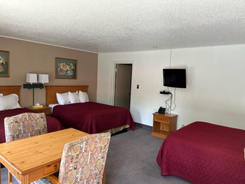 Redwood Arms Motel - photo 9