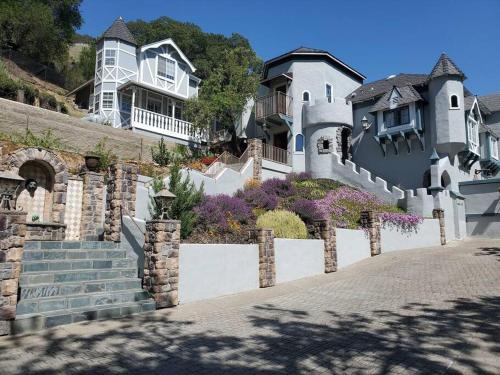 The Castle of Dreams — 4-Star Luxury Hotel in Martinez, United States