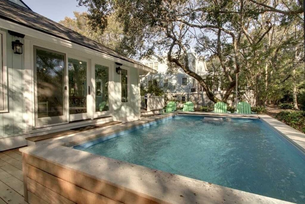 12 Abalone Alley by Avantstay Close to Beach w Pool & BBQ in Isle Of Palms, United States