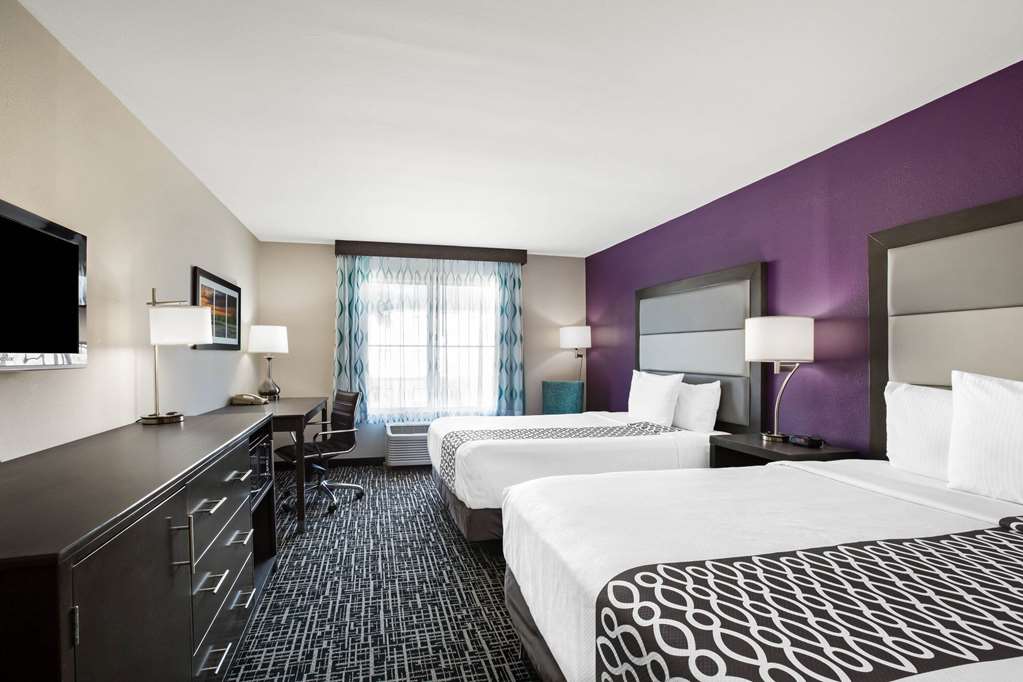 La Quinta Inn & Suites by Wyndham Pharr North McAllen - photo 18