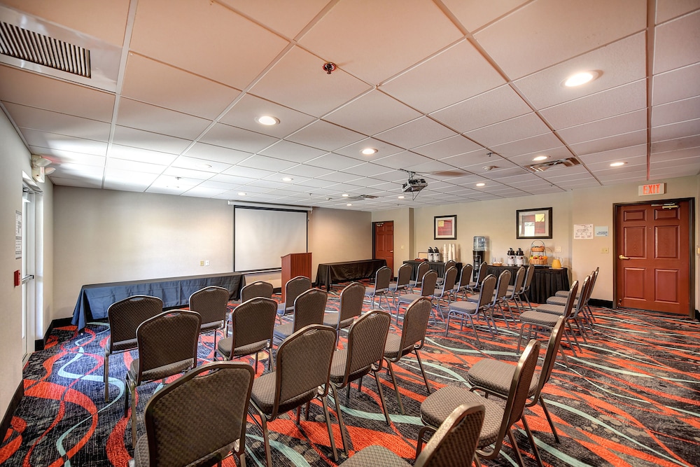 Holiday Inn Express Hotel & Suites Manteca by IHG - photo 48