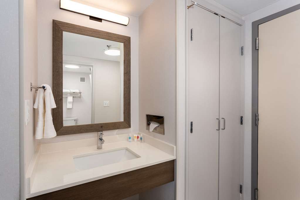 Comfort Inn & Suites Buffalo Airport - photo 12