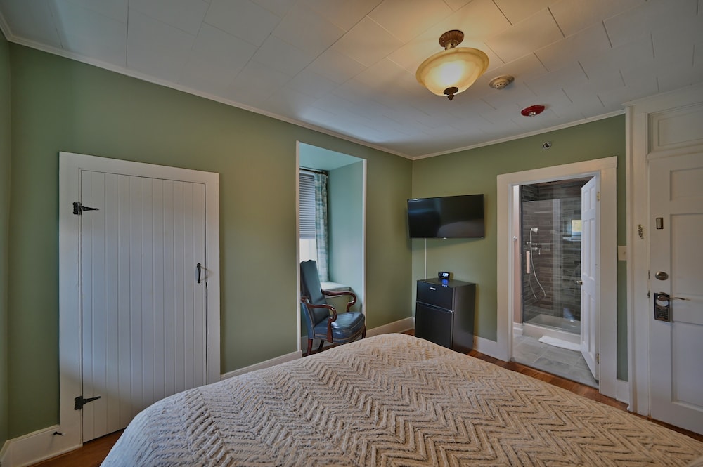 Tom Quick Inn - photo 8