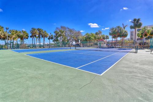 Land's End 3 406 Bay Front — 4-Star Luxury Hotel in Saint Pete Beach, United States