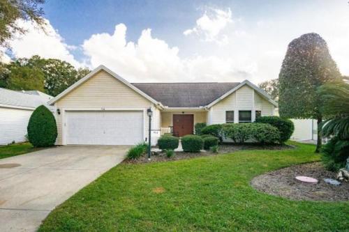 Villages Large 2 bed room 2 bath near shopping in Lady Lake, United States