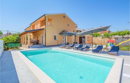 4 Bedroom Pet Friendly Home In Sikici — 4-Star Luxury Hotel in Pula, Croatia