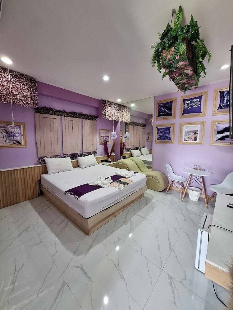 Lux Inn — hotel in Thanyaburi