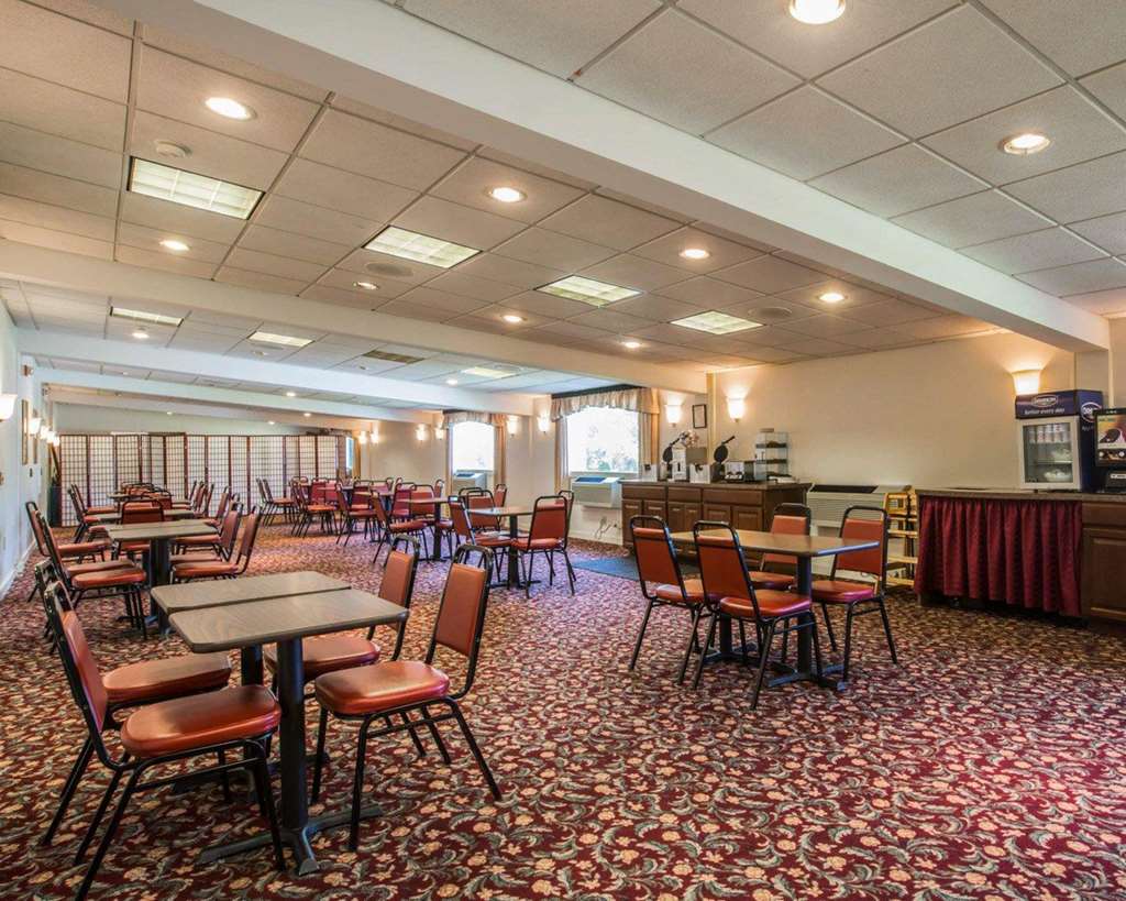 Clarion Inn & Suites at the Outlets of Lake George - photo 33